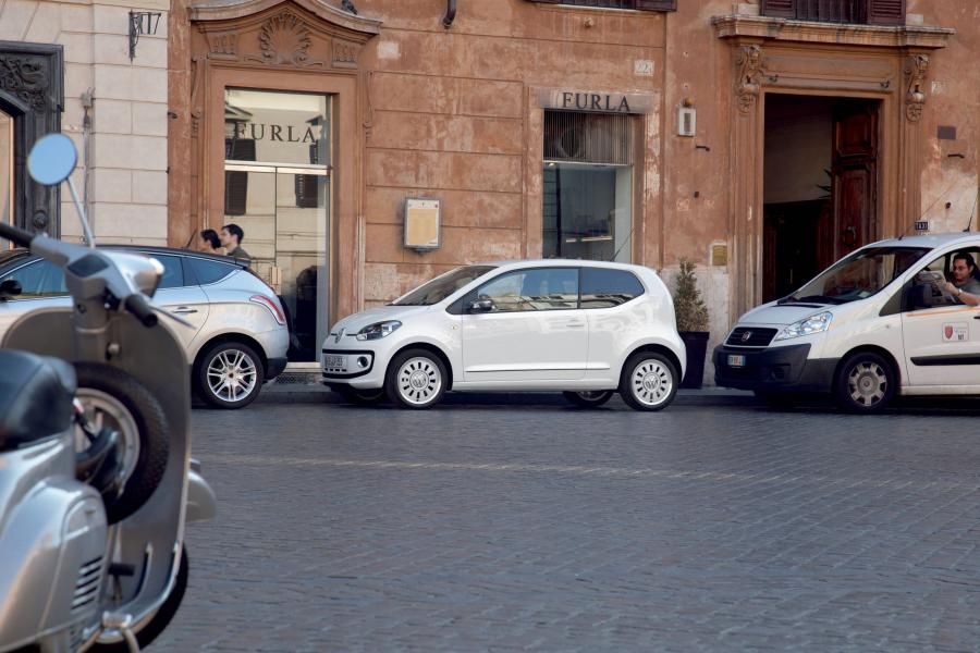  Volkswagen up! 2011 года  (фото 23 из 173)